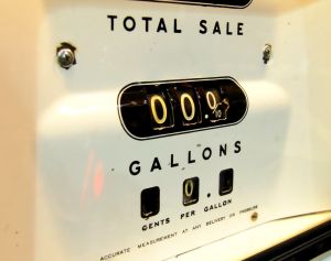 gas-pump-2-745654-m